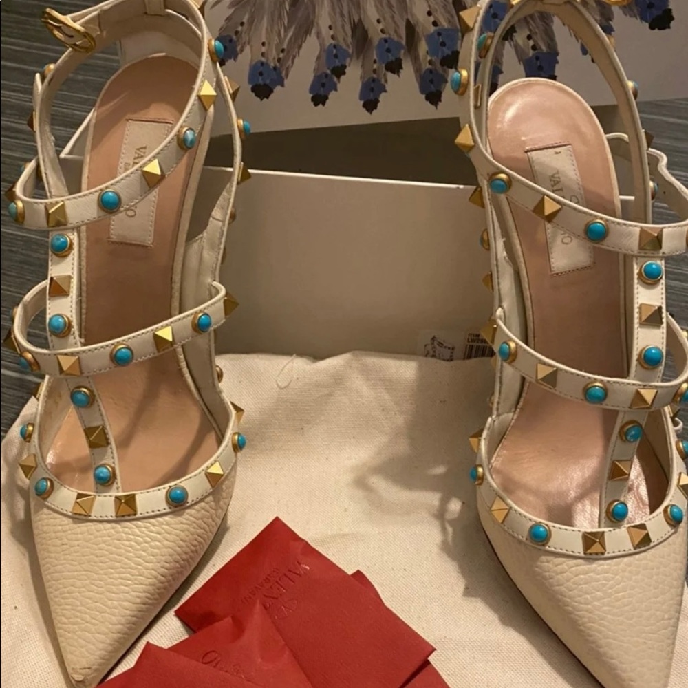 Valentino Cream Rolling Rockstud